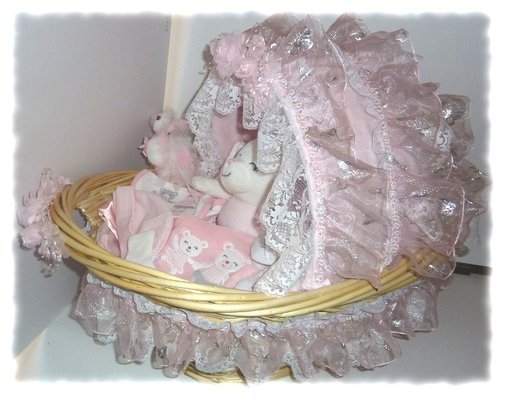 Bassinet Gift Basket1