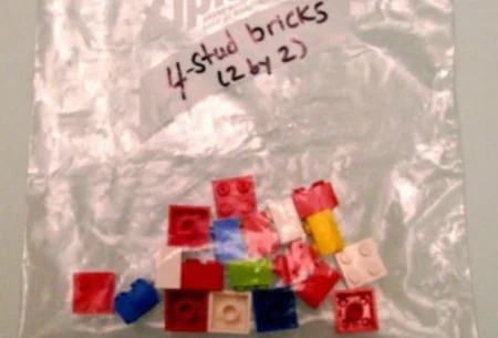 Konsep pengelompokan 2-2 dengan bricks LEGO