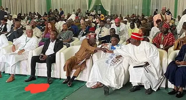 Nigeria's Presidential Candidates Sign Peace Accord in Abuja