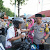 Hari Pertama Ramadhan, Polres Situbondo Berbagi Takjil untuk Pengendara dan Anak Yatim