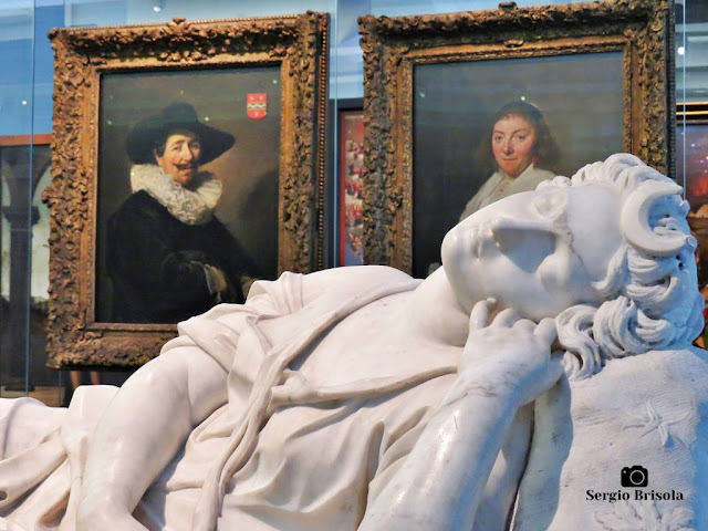 Fotocomposição no MASP com destaque para e Escultura Diana Adormecida e duas Obras do pintor Frans Hals