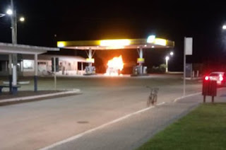 http://vnoticia.com.br/noticia/2735-bombeiros-conseguem-apagar-chamas-de-caminhao-que-pegou-fogo-em-posto-de-combustiveis-em-sjb