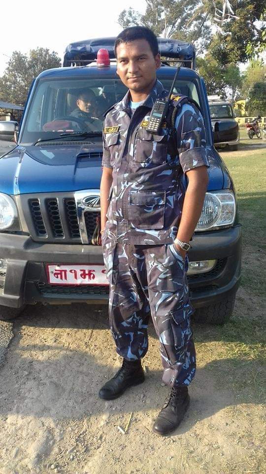 नेपाल प्रहरी को इतिहास मै प्रथम फिडे रेटेड खेलाडी जमुनाहा चौकी इन्चार्ज विष्णु गिरी मनोज कुमार कौशल / २०७८ वैशाख २९ गते । नेपाल प्रहरी को इतिहास मै प्रथम फिडे रेटेड खेलाडी जमुनाहा चौकी इन्चार्ज विष्णु गिरी  अहिले सम्म नेपाल प्रहरीकाे वहालवाला एक मात्र प्रहरी कर्मचारी FIDE Rated Chess खेलाडी हुनु सफल भएका छन । ती हुन बुद्धिचाल खेलाडी (FIDE rating 1416 हासिल गर्न सफल)  प्र.ना.नि. विष्णु गिरी... एउटा कुशल प्रहरी र  राम्रो बुद्धिचाल खिलाडी को रूप मा मेहनत र परिश्रम ले आफ्नो पहिचान बनाउनु भएका विष्णु गिरी सफल भएका छन्।