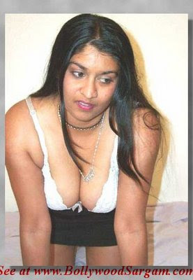 hot desi indian college girls enjoy party show her slim body