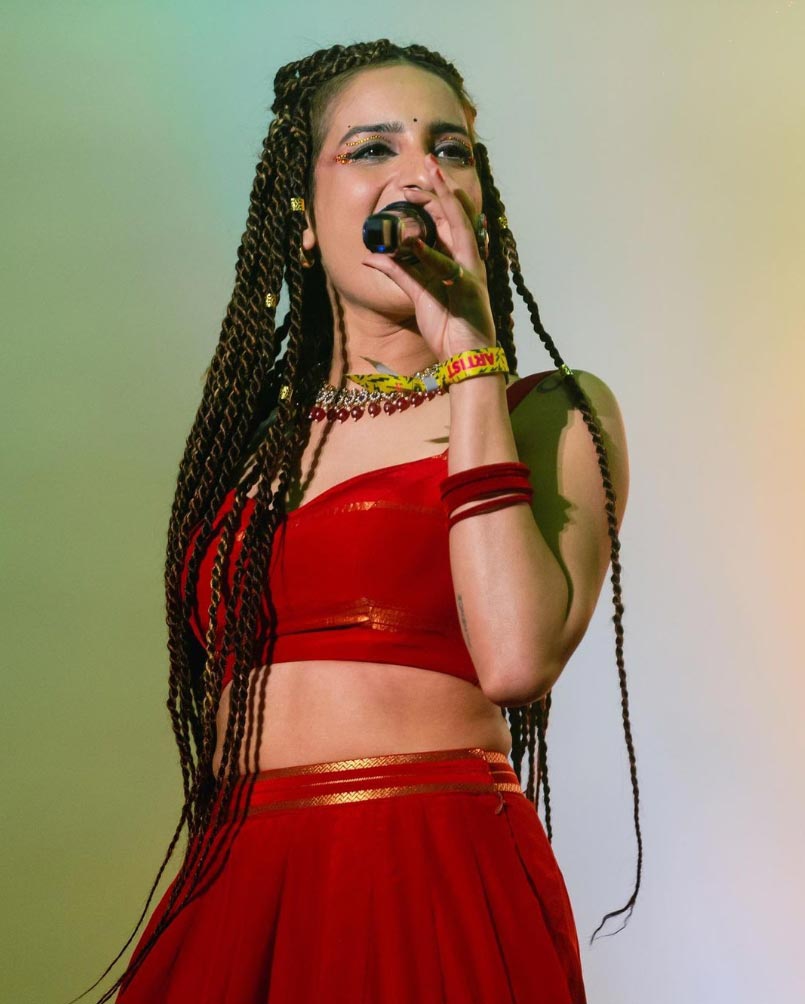 Rashmeet Kaur hot singer