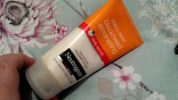 Neutrogena Visibly Clear Blackhead Eliminating Daily Scrub