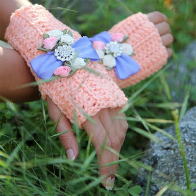 crochet fingerless gloves by Mademoiselle Mermaid