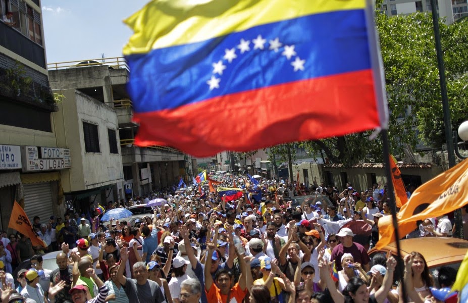 Venezolanos celebraron divididos aniversario de la democracia.