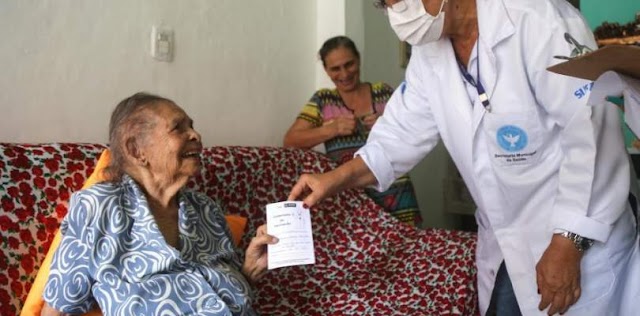 Salvador espera vacinar nesta segunda 6,3 mil idosos com dose de reforço contra a Covid