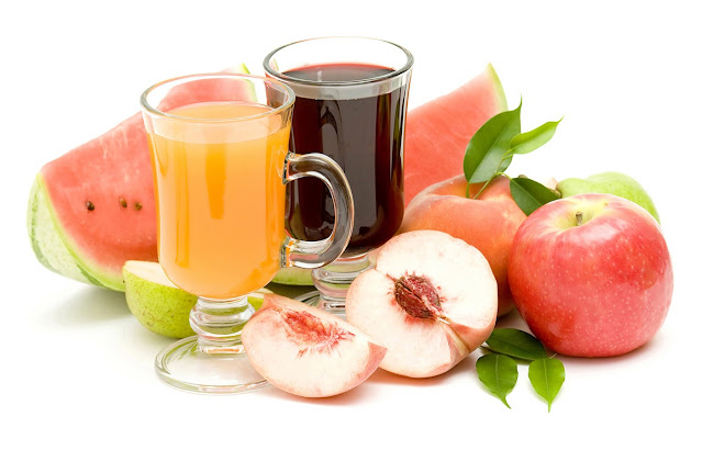 Nước ép trái cây có thể chứa nhiều axit và đường, do đó, uống nước ép khi đang bị bệnh có thể làm tăng nguy cơ mắc bệnh nặng hơn.