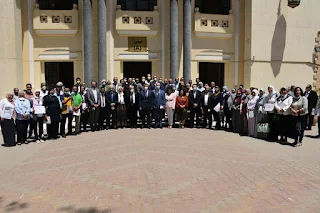 بالصور  .. رئيس جامعة عين شمس يكرم فريق المستشفى الميداني