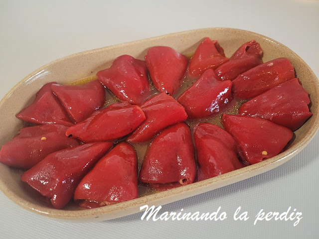 Pimientos piquillo rellenos de bonito