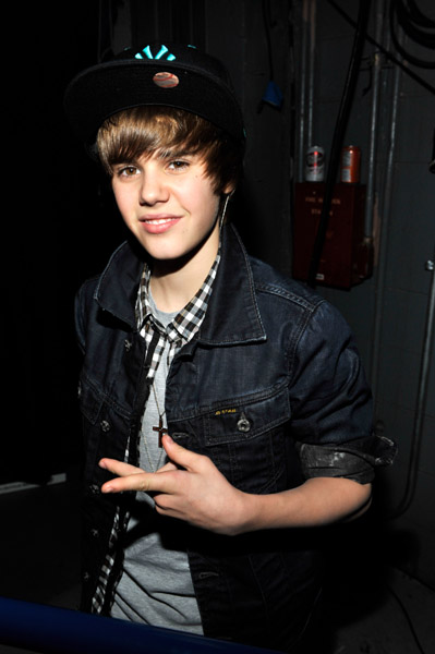 justin bieber 2009 pics. justin bieber 2009 haircut.