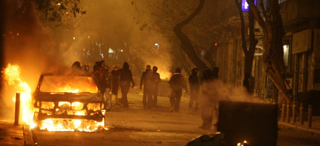 Οι κυβερνήσεις σπάνε και καίνε στα Πολυτεχνεία