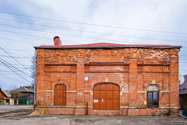 Старое кирпичное здание