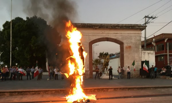 Queman figura de Peña Nieto en Morelos