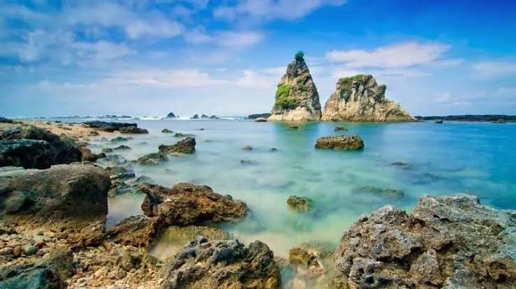 Keindahan Pantai Sawarna Srikandi Banten, Destinasi Wisata Romantis untuk Momentum Valentine