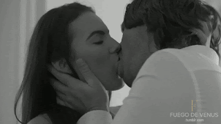[Image: couple-kissing_002.webp]