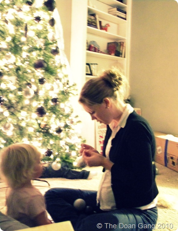 ashe & mommy w tree