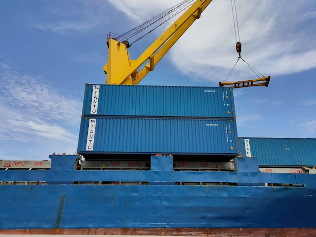 Herry Ario Naap Launching Pelayaran Kapal Cargo KM. Tanto Lestari di Pelabuhan Biak