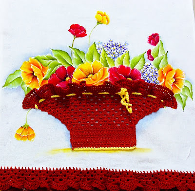 cesta de croche com papoulas pintadas