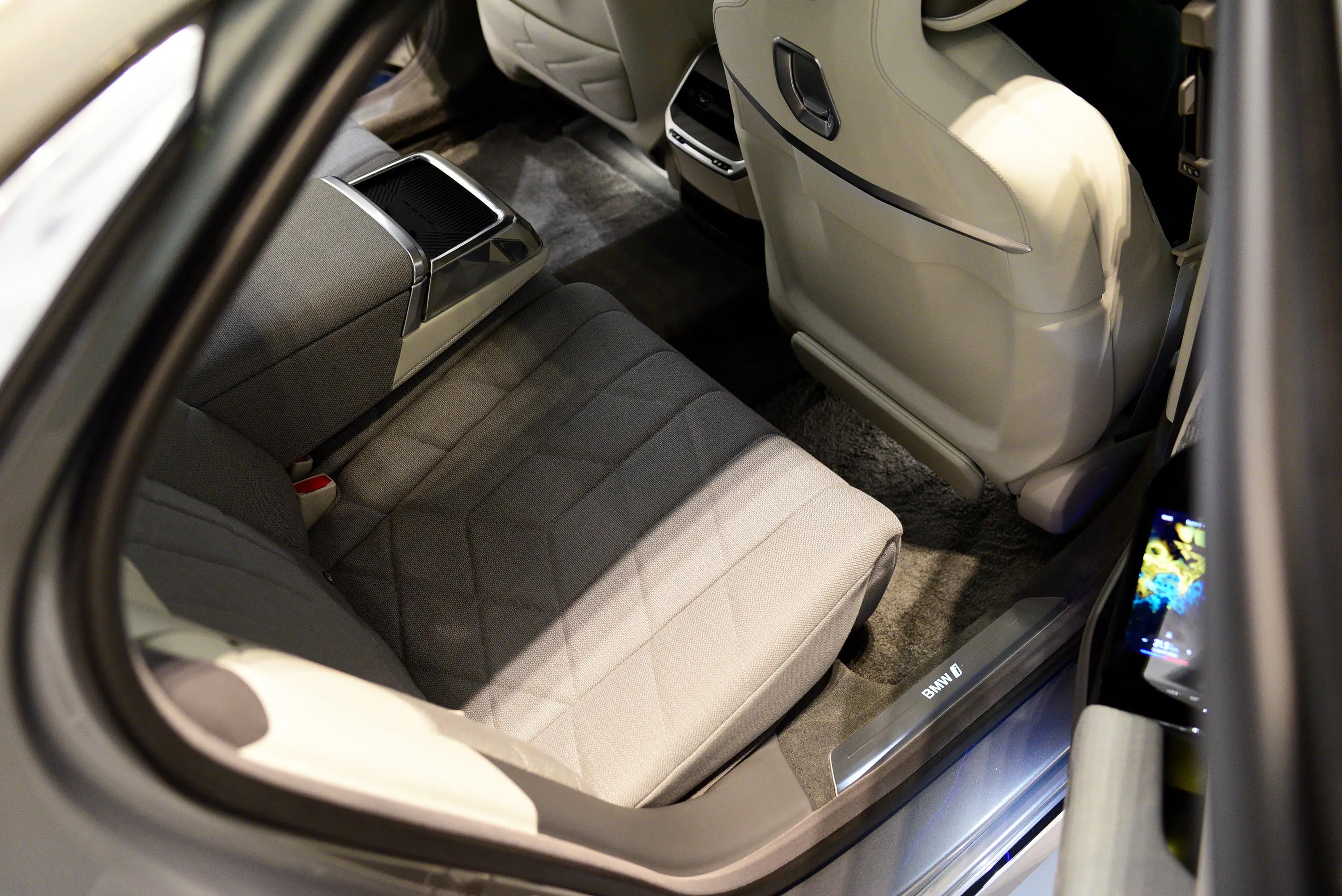 Xe BMW 7 Series Mới 2023 Sedan 4 CHỖ nhập khẩu giá bán bao nhiêu tiền.