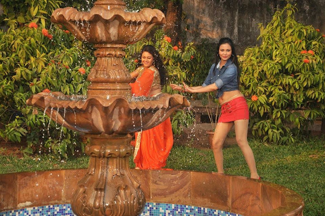 Bhojpuri hot actress Tanushre, Mohini Ghosh Dulaara Shooting stills photos