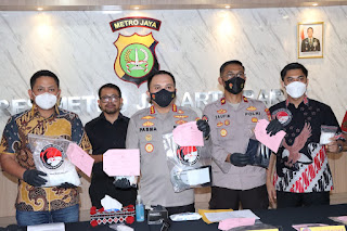 Satres Narkoba Polres Metro Jakarta Barat meringkus 2 pengedar Narkotika jenis sabu dan ganja