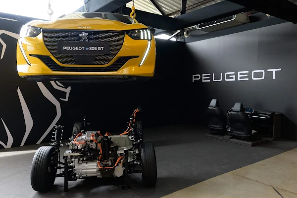 Peugeot e-208 GT elétrico