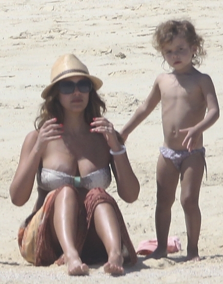Pregnant Jessica Alba spotted having birthday party fun on Mexico Beach with her daughter and close friends