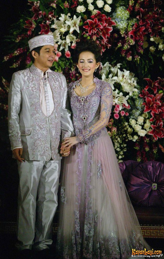 Kebaya Pengantin Artis Adelia Pasha Ungu  Pernikahan Adat