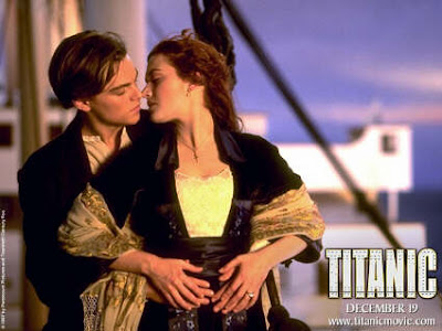 After 11 years, Titanic stars Kate Winslet And Leonardo DiCaprio (Titanic) locked lips 