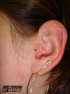 tragus piercing