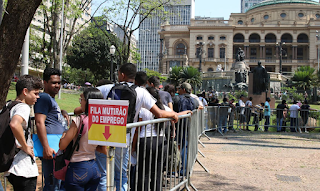 Desemprego no Brasil atinge recorde de 14,4% no trimestre encerrado em agosto, diz IBGE