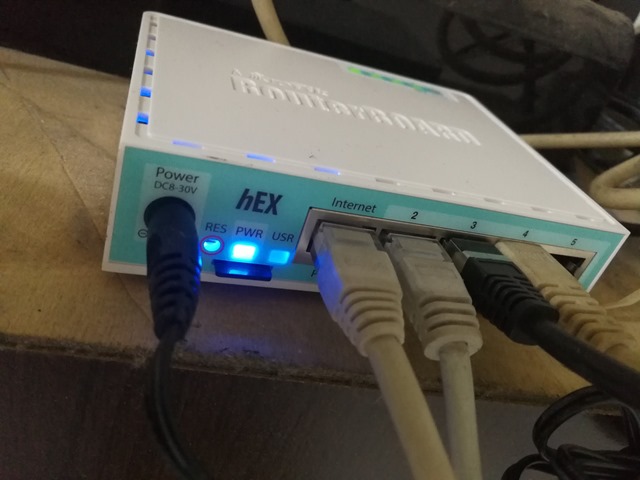 MikroTik RB750Gr3 hEX 開箱