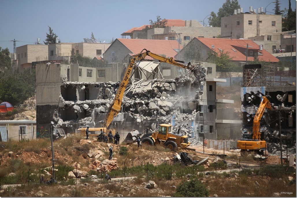Israeli-forces-use-machinery-to-demolish-buildings-in-ramallah-west-bank-to-build-new-settlements-July-2015