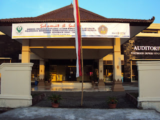 WISUDA PROGRAM STUDI D-III DAN D-IV KESEHATAN POLTEKKES YKT TA. 2009/2010