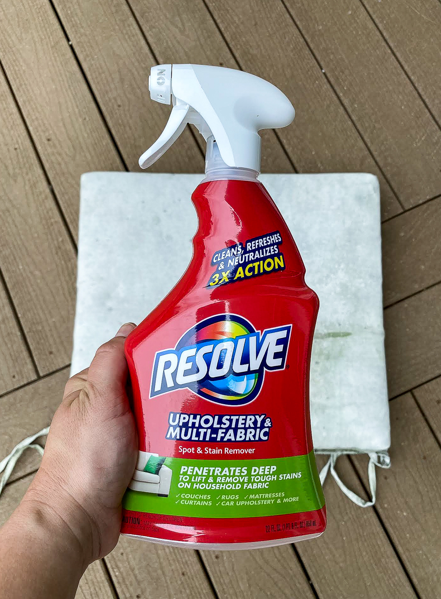 cleaning outdoor patio cushions
