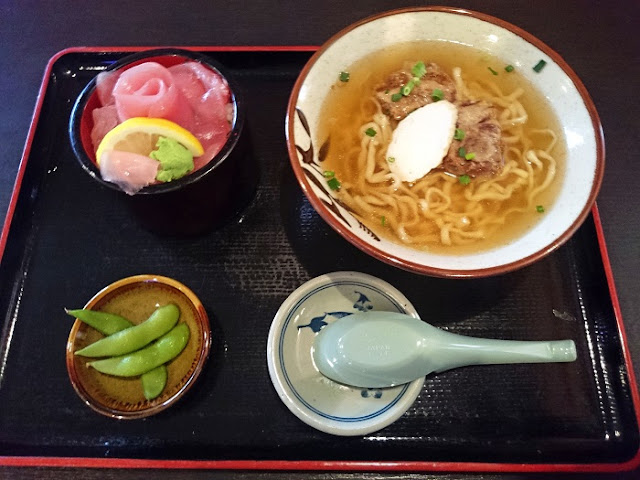 鉄火丼セットの写真