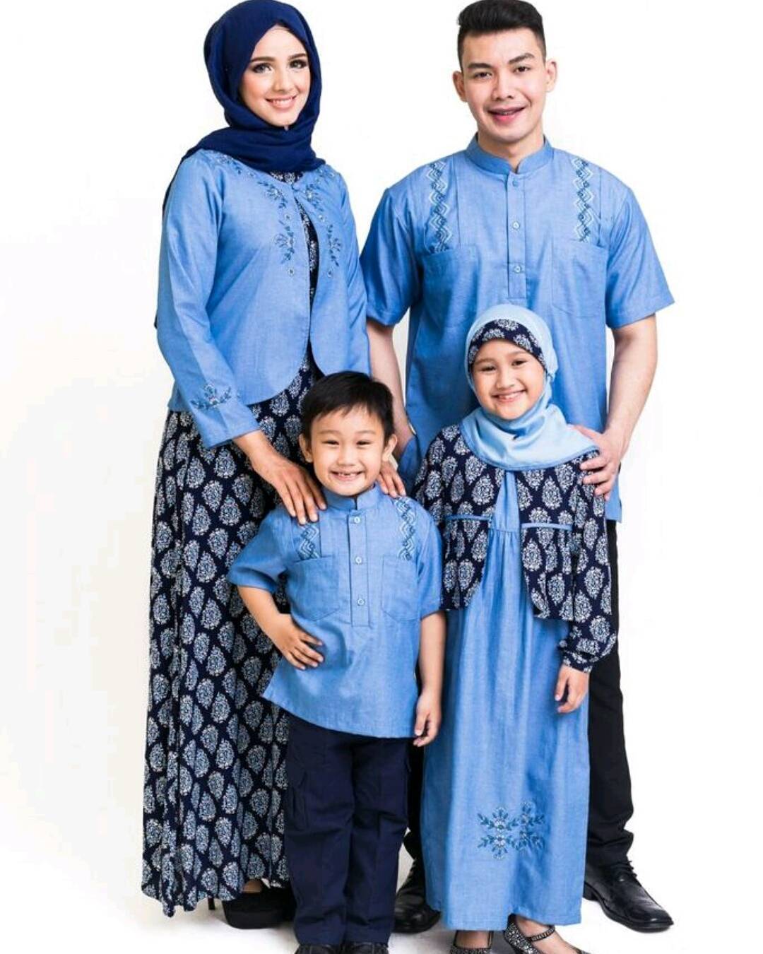 Contoh Model  Baju  Seragam Keluarga  Untuk  Pesta  Pernikahan  2019