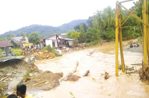 Hasil gambar untuk banjir pak pandani