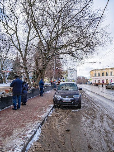 Блошиный рынок в скверике им. Свердлова