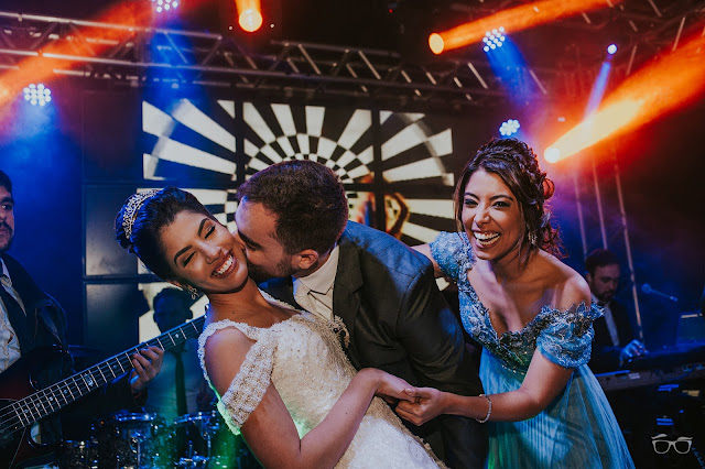 casamento real, casamento a céu aberto, villa giardini, pista de dança, casamento em brasilia, casarei em brasilia, festa de casamento, convidados dançando, hora do buque, jogar o buque