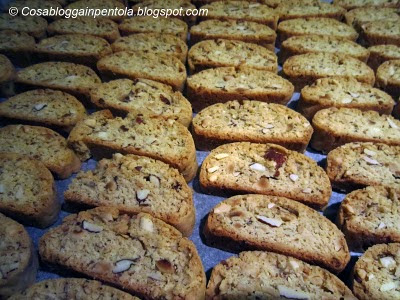 cantucci cosa blogga in pentola ricetta cosabloggainpentola nocciole