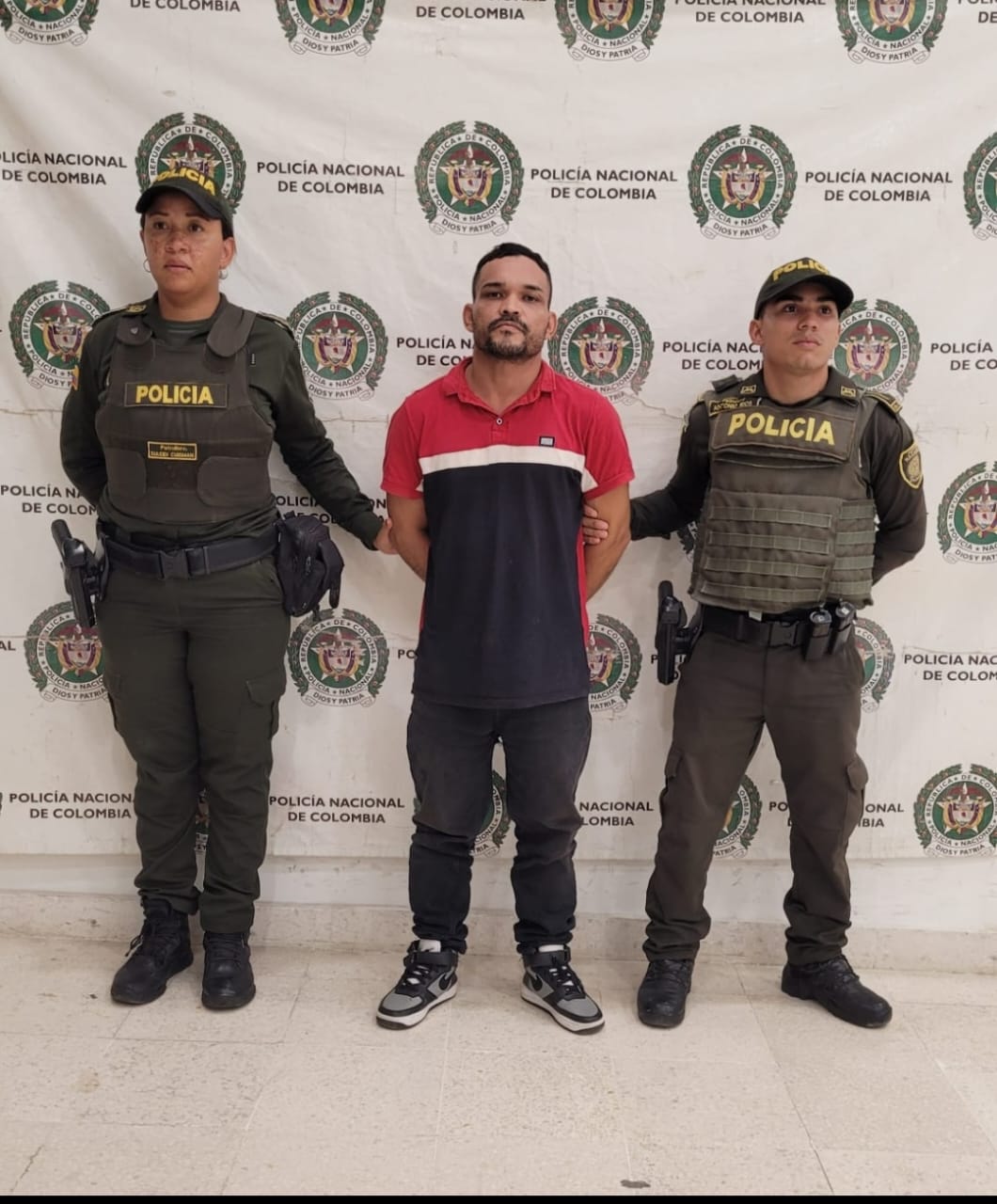 https://www.notasrosas.com/Detenido ciudadano sindicado del hurto de prendas de vestir en almacén de cadena en Riohacha