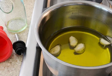 How to Prepare Homemade Garlic Oil