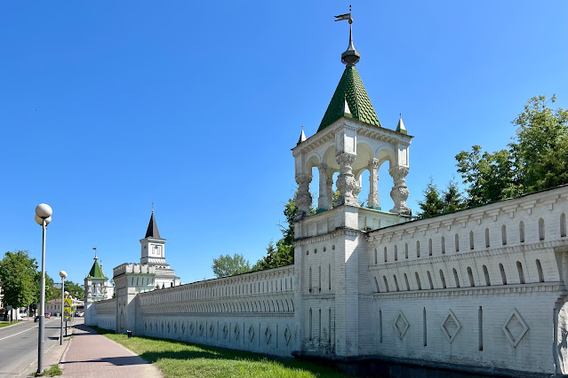 Дзержинский, площадь Святителя Николая, Николо-Угрешский монастырь, Северная стена Николо-Угрешского монастыря (построена в 1855 году)
