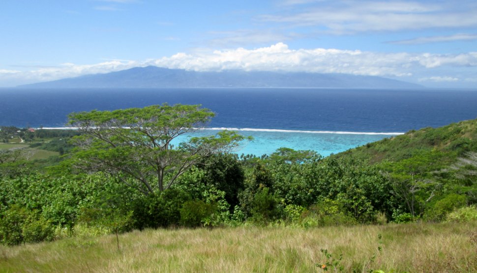 Panorama sur Tahiti au PK0 de Temae à Moorea