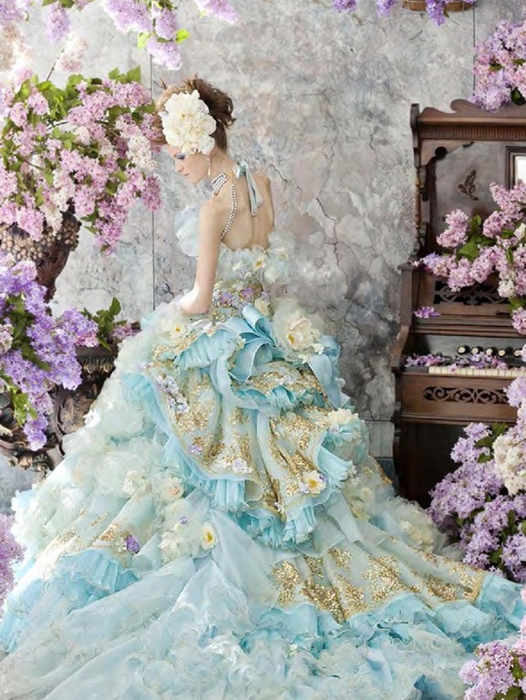 A Blue Topaz Gold Wedding