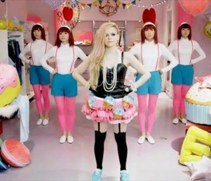 Foto Hello Kitty Avril Lavigne Video Lagu Klip Terbaru 